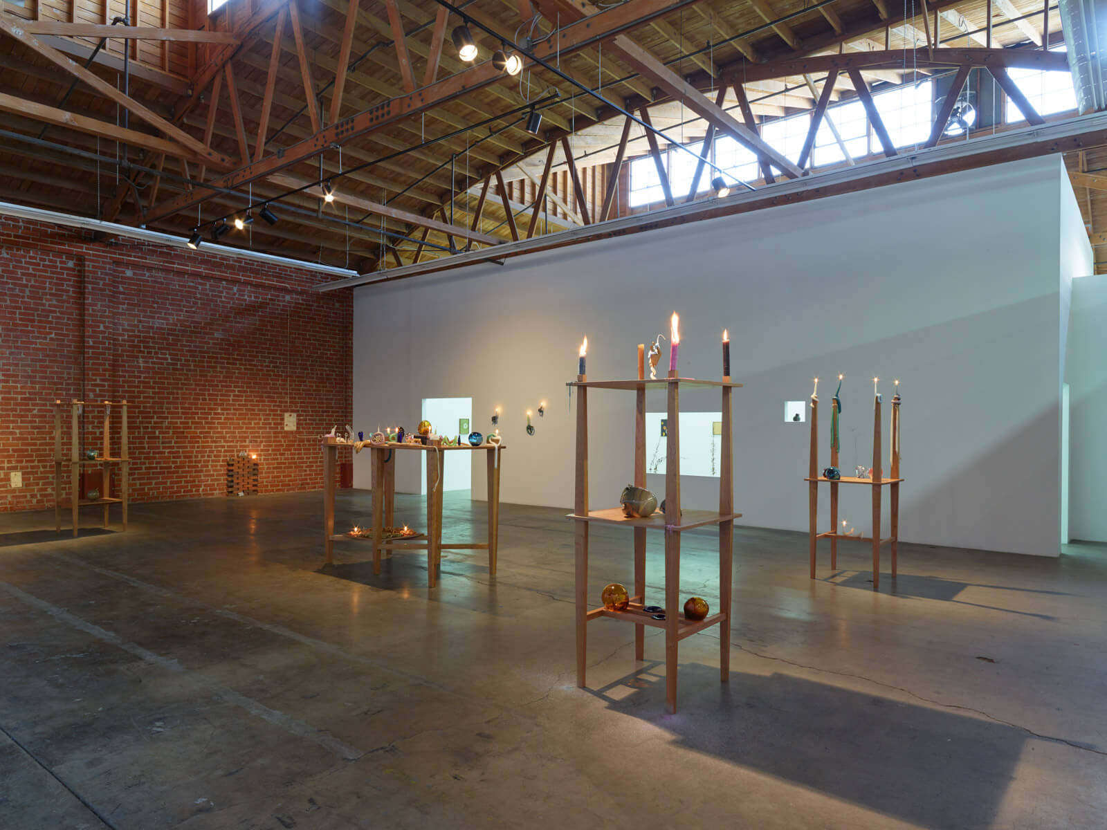 20_kelly-akashi-being-as-a-thing-installation-view