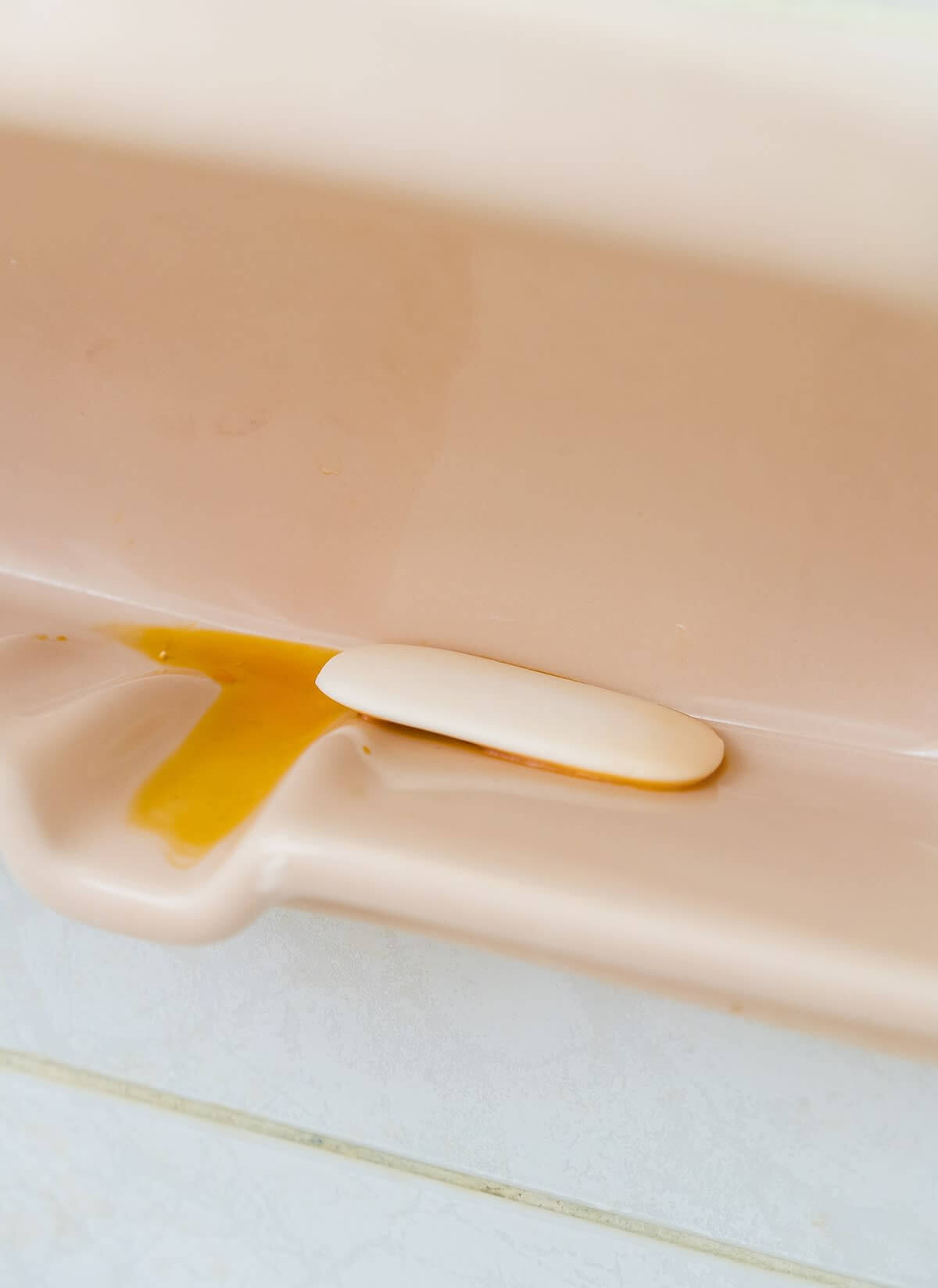 faq_orange-soap-in-orange-bathroom-2018_archival-inkjet-print_28x20cm-8x11-in.-